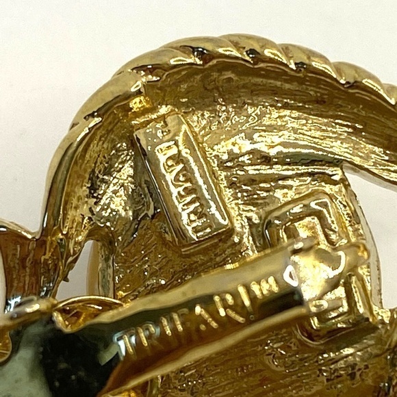 Trifari TM Clip Ons Earrings Faux Pearls 80s 90s - Picture 6 of 11